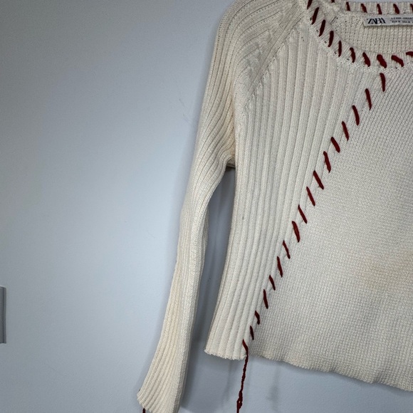Zara Cream and Red Crew Neck Sweater with Ribbed Texture - Picture 4 of 17